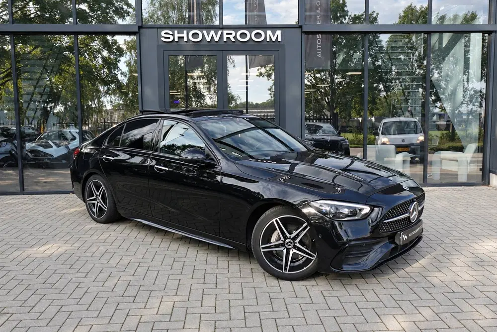 Mercedes-Benz C-Klasse 200 AMG Line PANO KEYLESS CAM uit 2022, foto 3