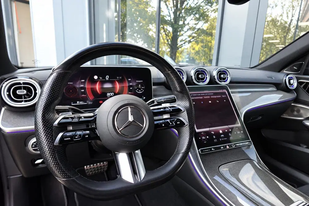 Mercedes-Benz C-Klasse 200 AMG Line PANO KEYLESS CAM uit 2022, foto 4