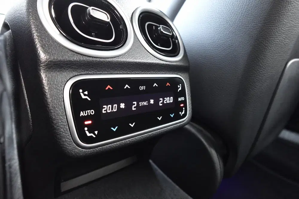 Mercedes-Benz C-Klasse 200 AMG Line PANO KEYLESS CAM uit 2022, foto 6