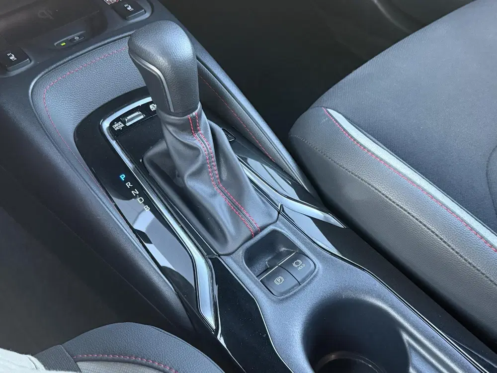 Toyota Corolla Hybrid 140 GR Sport uit 2025, foto 11
