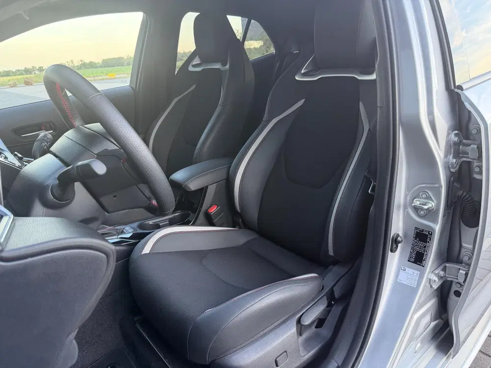 Toyota Corolla Hybrid 140 GR Sport uit 2025, foto 12