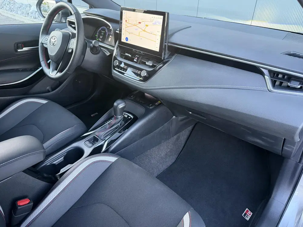 Toyota Corolla Hybrid 140 GR Sport uit 2025, foto 15