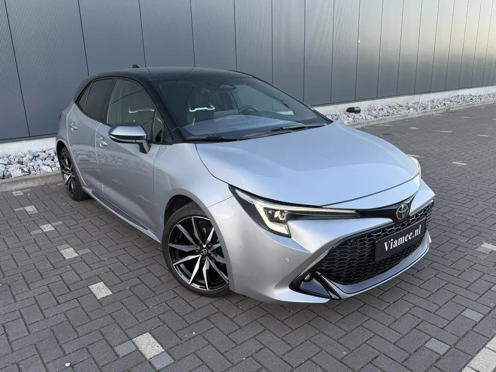 Toyota Corolla Hybrid 140 GR Sport uit 2025, foto 2