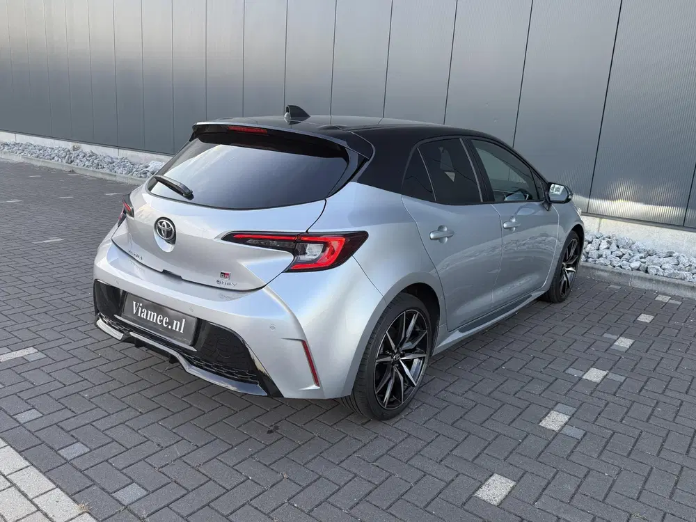 Toyota Corolla Hybrid 140 GR Sport uit 2025, foto 3