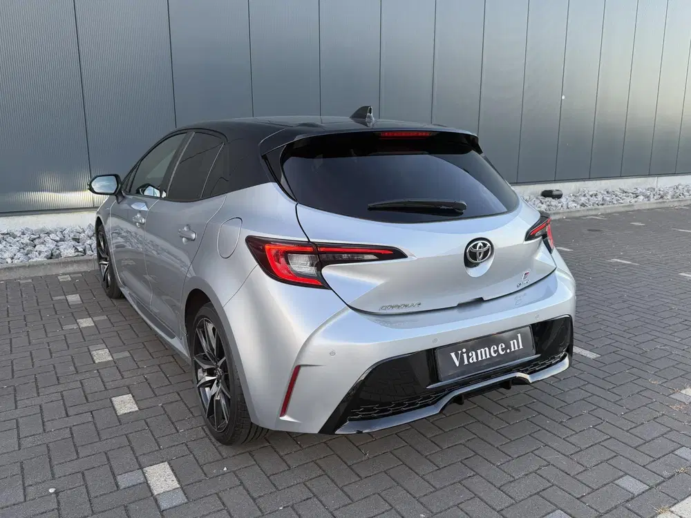 Toyota Corolla Hybrid 140 GR Sport uit 2025, foto 4