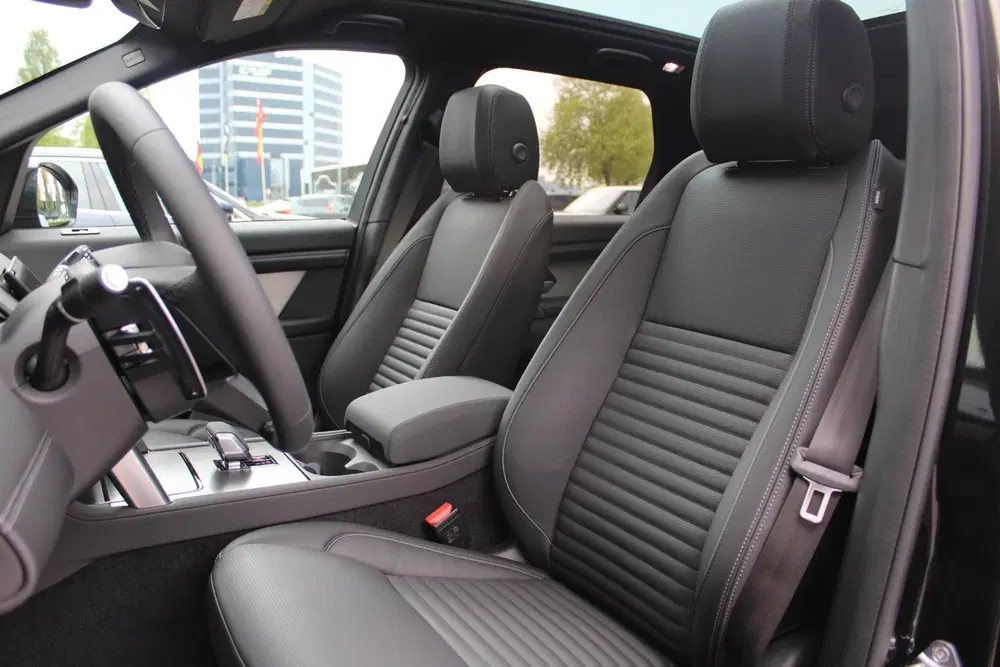 Land Rover Discovery Sport P270e Dynamic SE uit 2025, foto 4