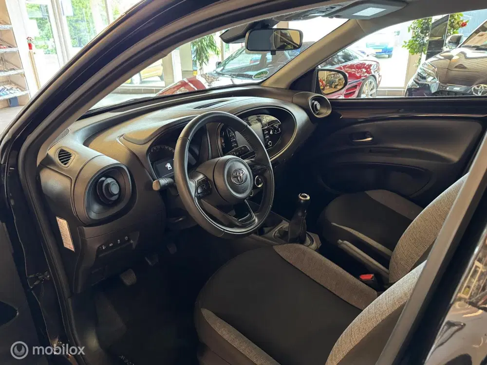 Toyota Aygo X 1.0 VVT-i MT Play Nederlandse auto. uit 2023, foto 10