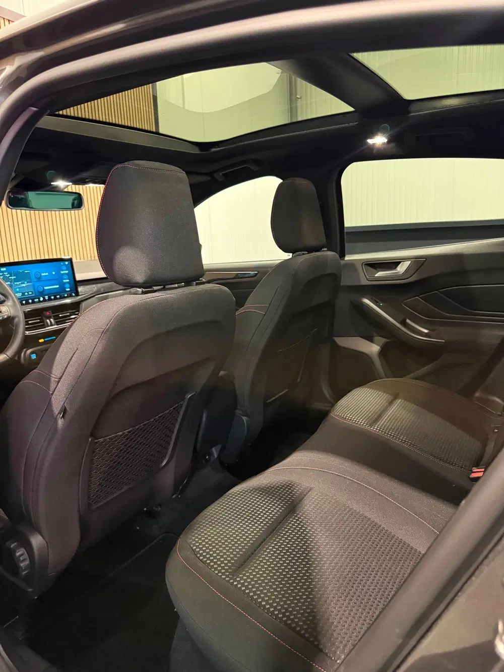 Ford Focus 1.0 EcoBoost Hybrid ST Line X uit 2024, foto 15