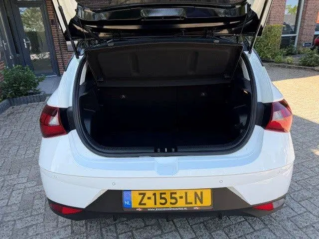 Hyundai i20 1.2 MPI Comfort uit 2020, foto 11