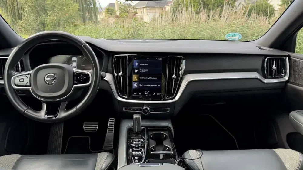 Volvo S60 2.0 Recharge T8 AWD R-Design uit 2021, foto 13