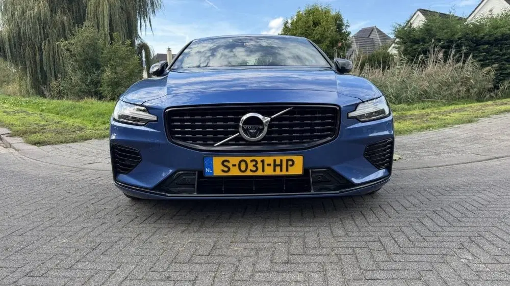 Volvo S60 2.0 Recharge T8 AWD R-Design uit 2021, foto 2