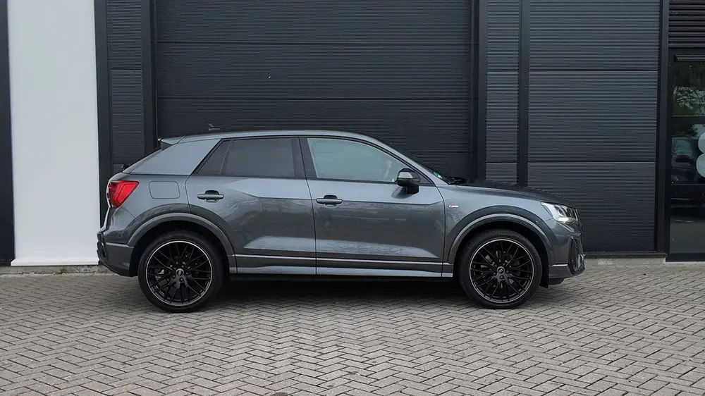 Audi Q2 35 TFSI S Edition uit 2024, foto 2
