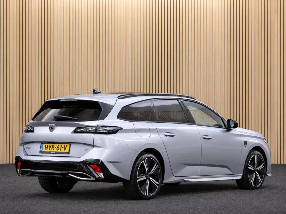 Peugeot 308 1.2 PT 130 AUTOMAAT GT ALCANTARA INTERIOR uit 2023, foto 5