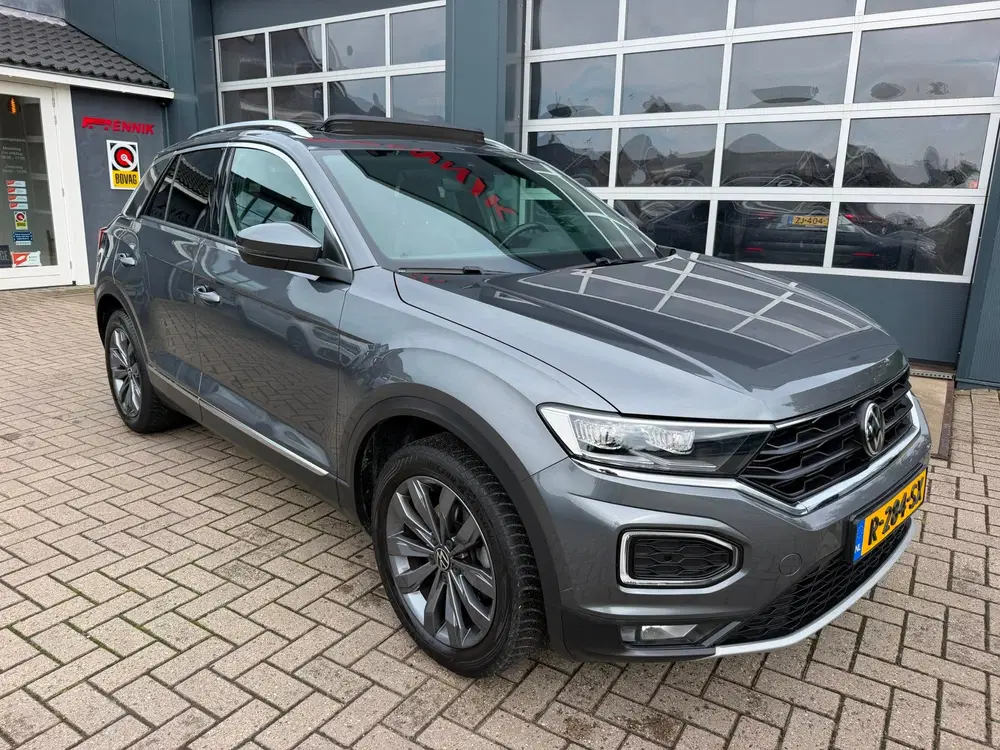Volkswagen T-Roc 1.5 TSI Sport Business R-Line uit 2022, foto 2