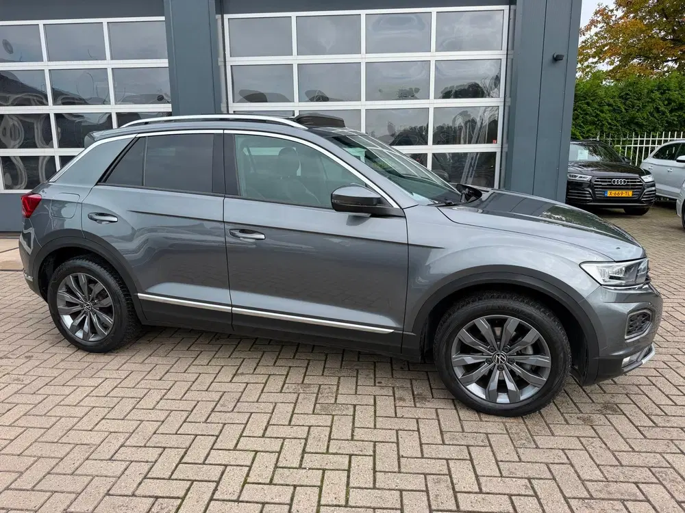 Volkswagen T-Roc 1.5 TSI Sport Business R-Line uit 2022, foto 6
