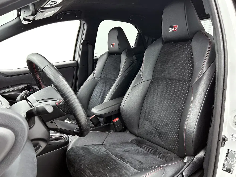 Toyota Yaris 1.5 Hybrid GR Sport Limited uit 2022, foto 14