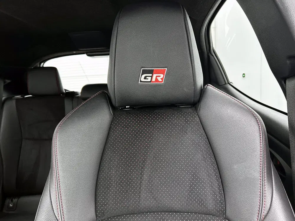 Toyota Yaris 1.5 Hybrid GR Sport Limited uit 2022, foto 15