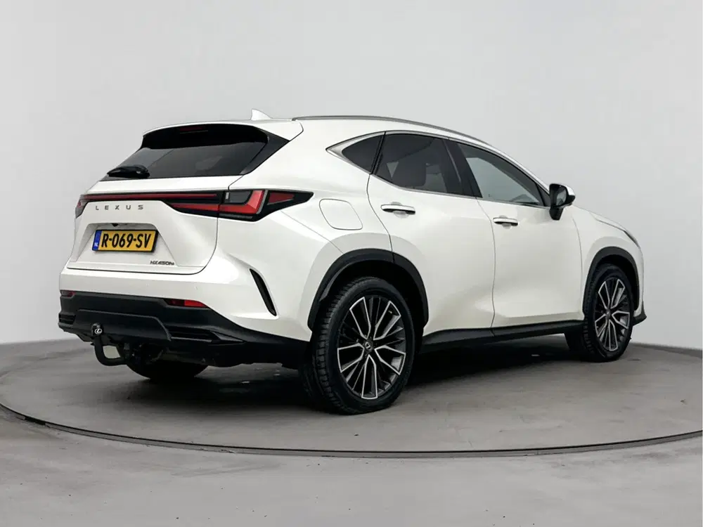 Lexus NX 450h+ AWD Executive Line uit 2022, foto 2
