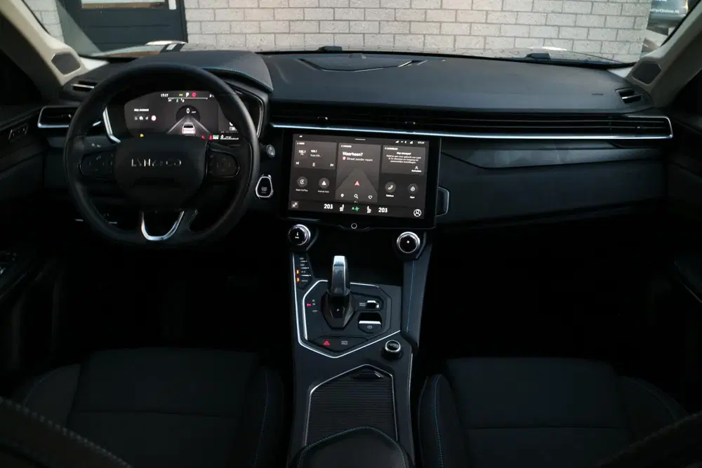 Lynk & Co 01 1.5 Midnight Black uit 2023, foto 11
