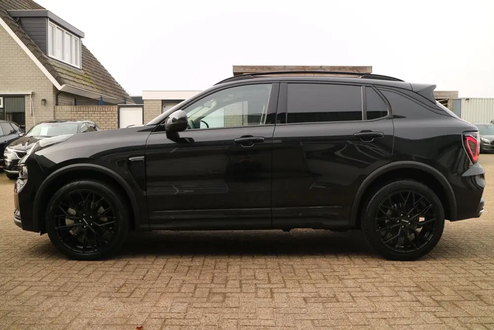 Lynk & Co 01 1.5 Midnight Black uit 2023, foto 3