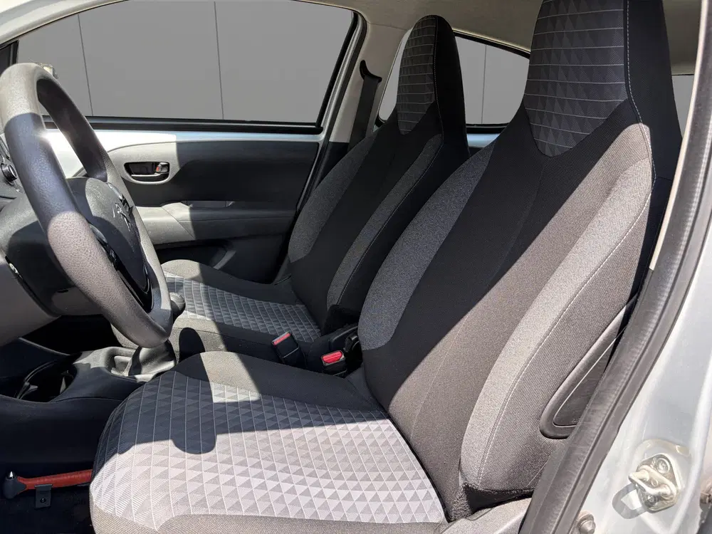 Peugeot 108 1.0 Active Airco uit 2021, foto 2
