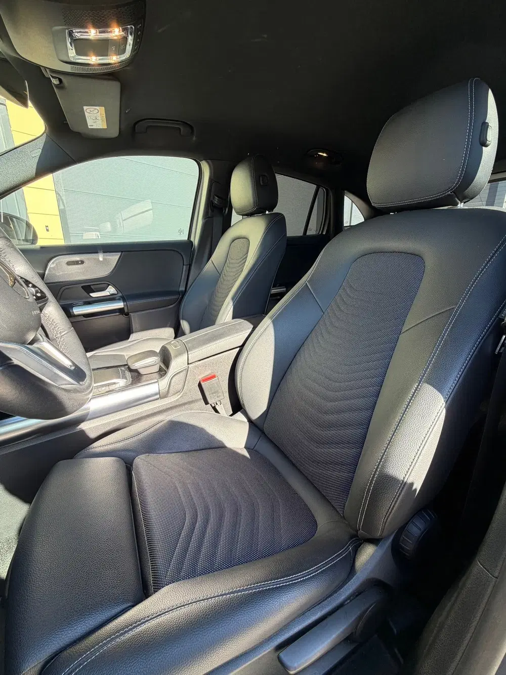 Mercedes-Benz GLA 250 e Luxury Line uit 2023, foto 13