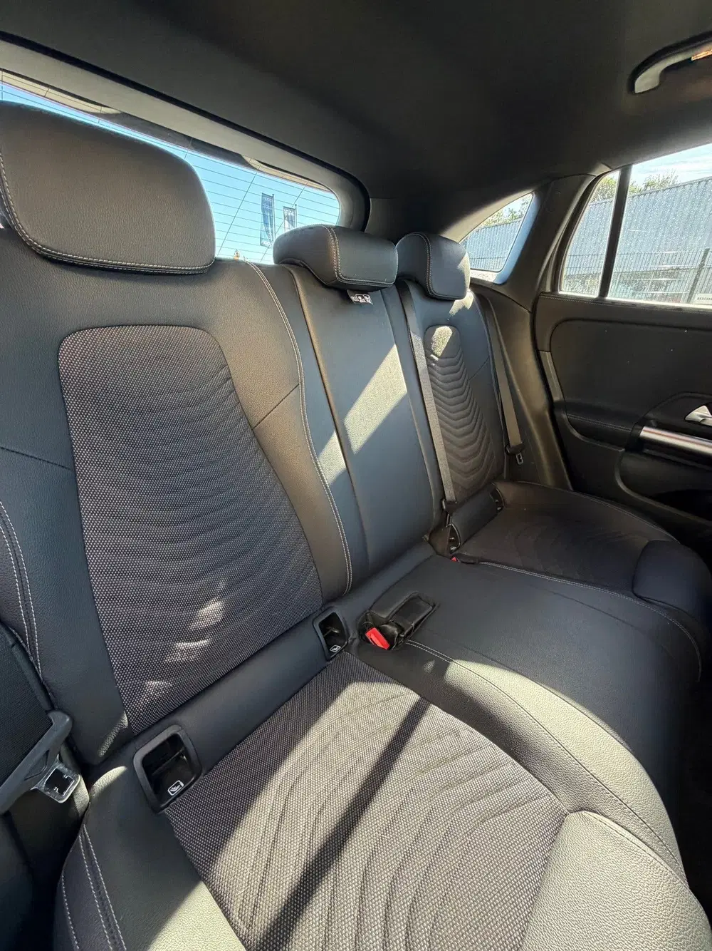 Mercedes-Benz GLA 250 e Luxury Line uit 2023, foto 15