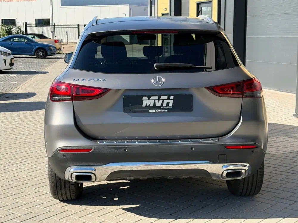 Mercedes-Benz GLA 250 e Luxury Line uit 2023, foto 8