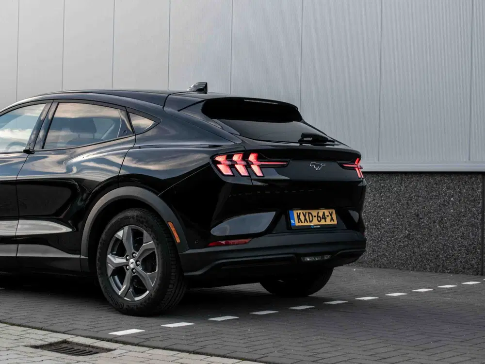 Ford Mustang Mach-E Extended RWD 98 kWh uit 2022, foto 5