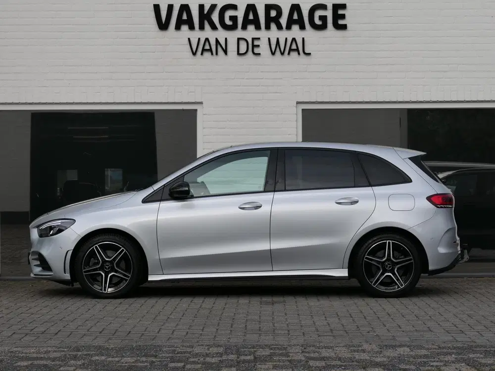 Mercedes-Benz B-Klasse 250 e AMG Line uit 2022, foto 2