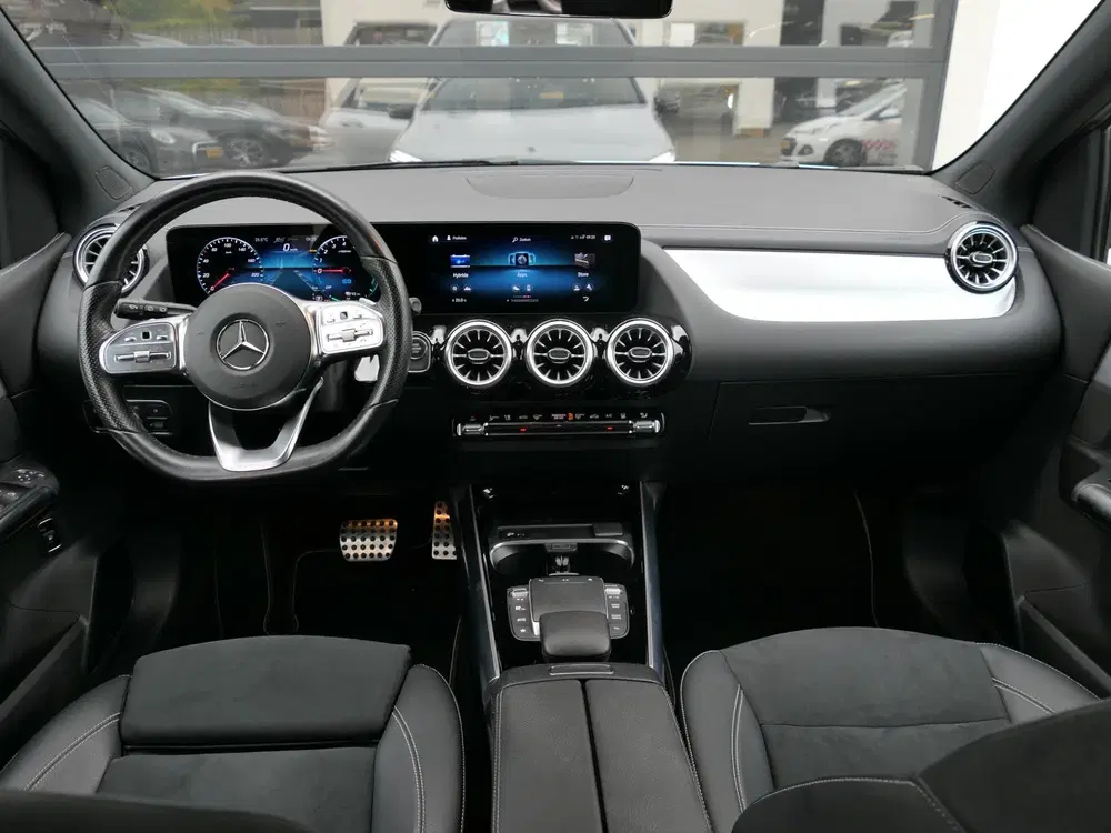 Mercedes-Benz B-Klasse 250 e AMG Line uit 2022, foto 4