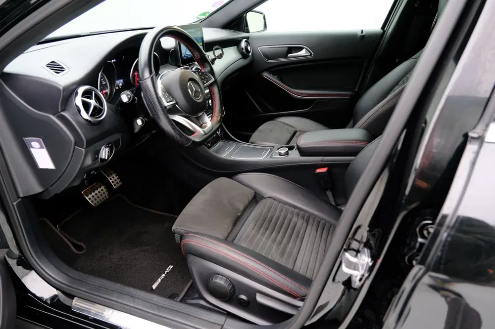 Mercedes-Benz GLA 180 Business Solution AMG Aut. LED uit 2019, foto 2