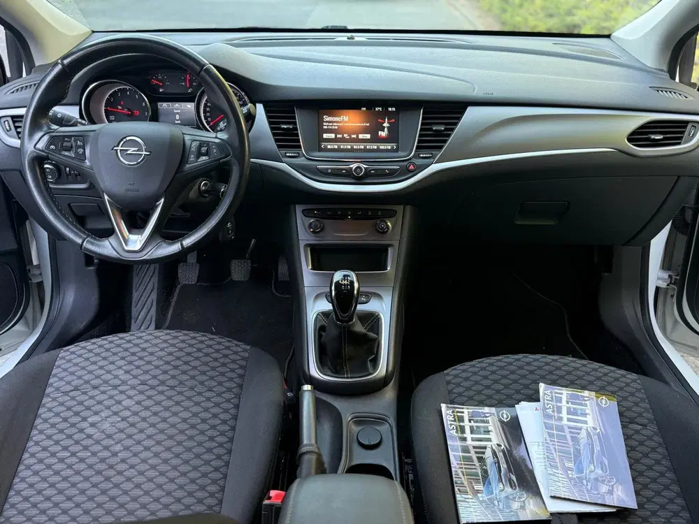 Opel Astra 1.2 Business Edition uit 2021, foto 13
