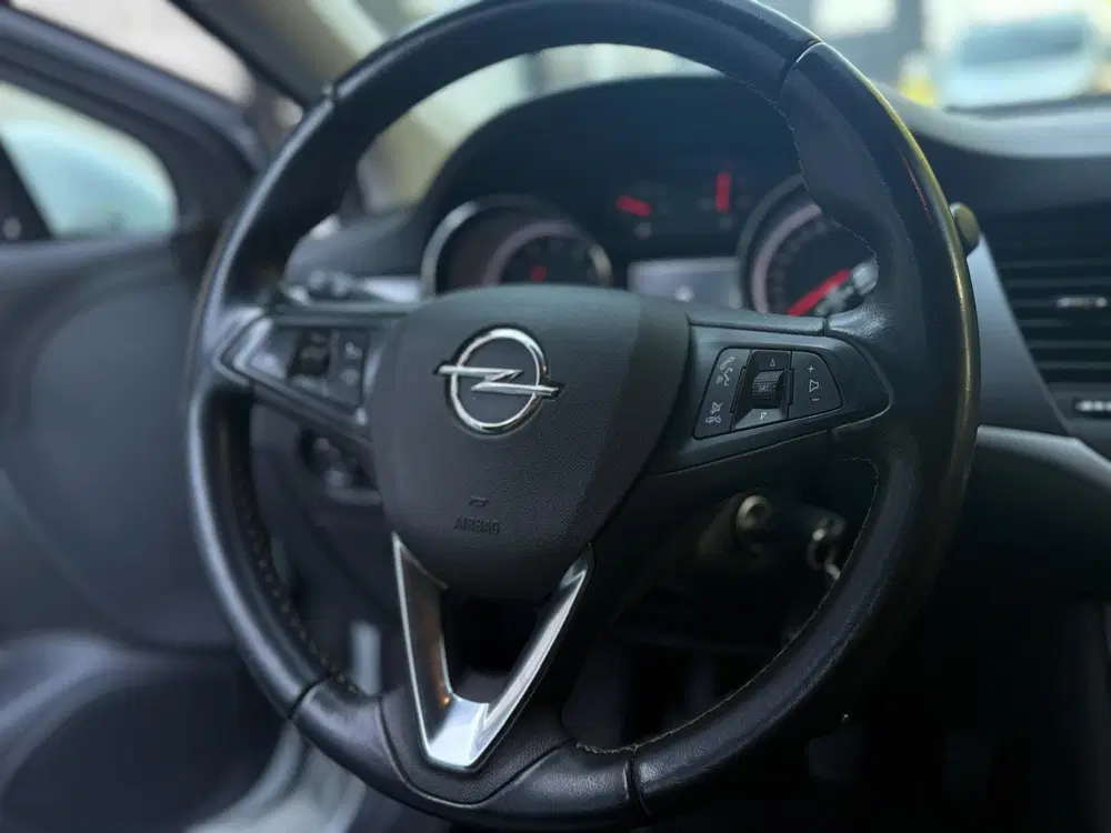 Opel Astra 1.2 Business Edition uit 2021, foto 14