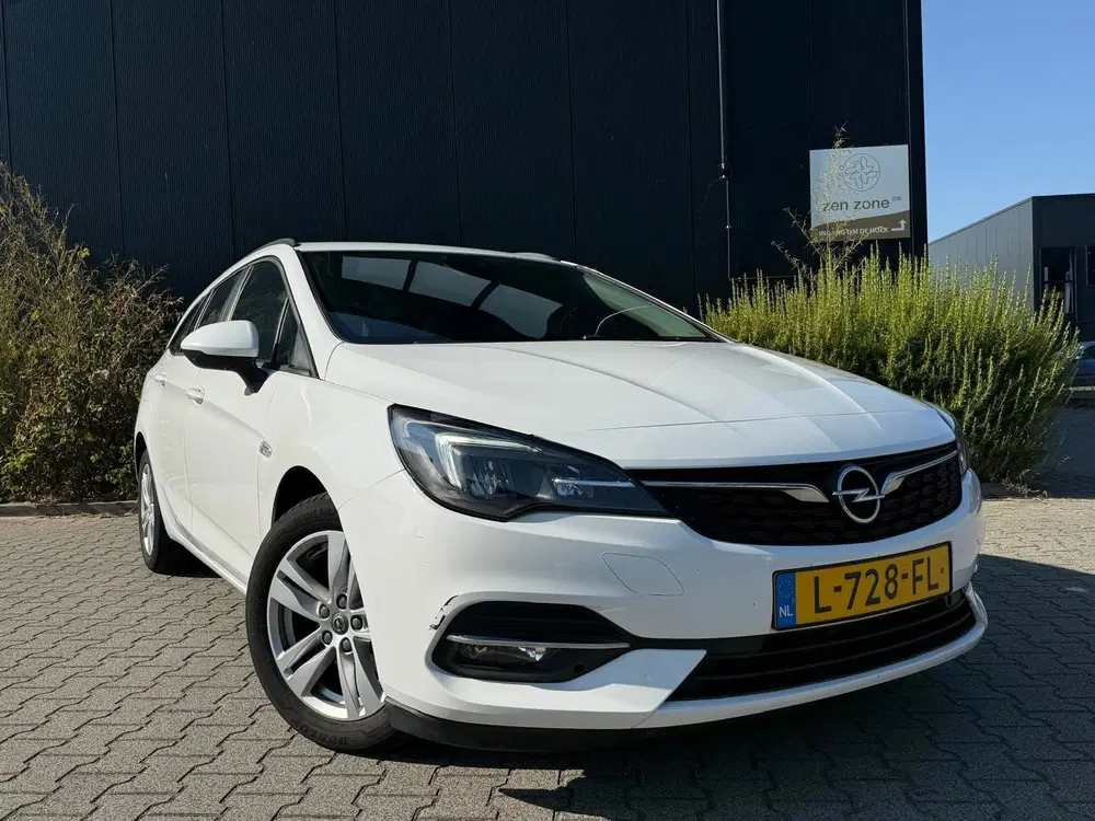 Opel Astra 1.2 Business Edition uit 2021, foto 2