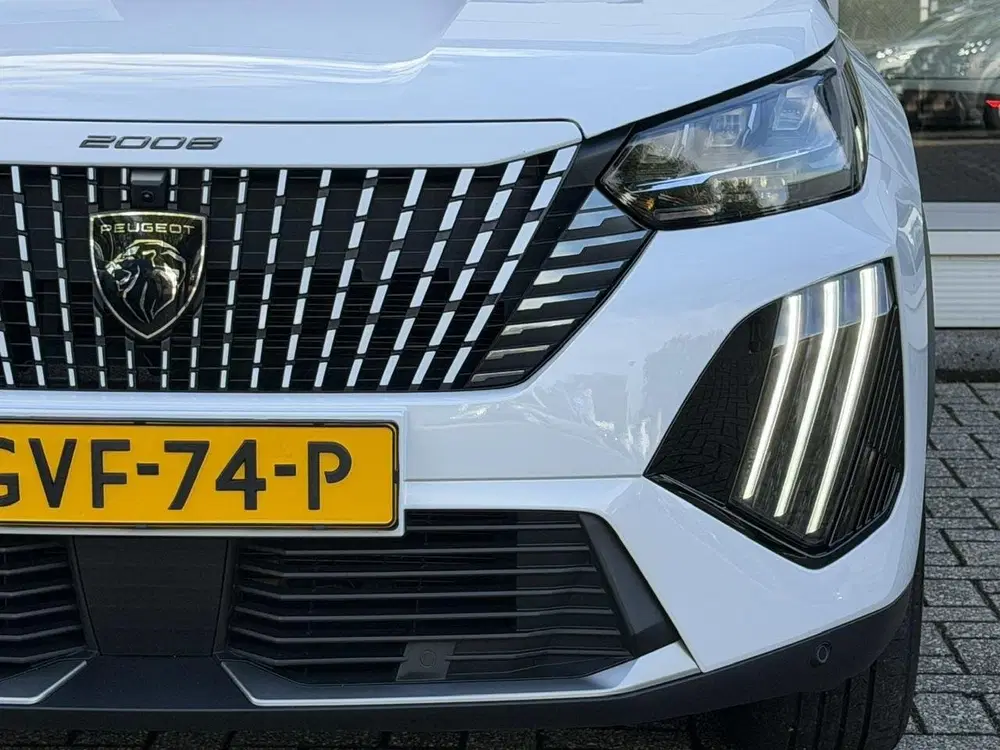 Peugeot 2008 1.2 Hybrid 136 GT Camera uit 2025, foto 10