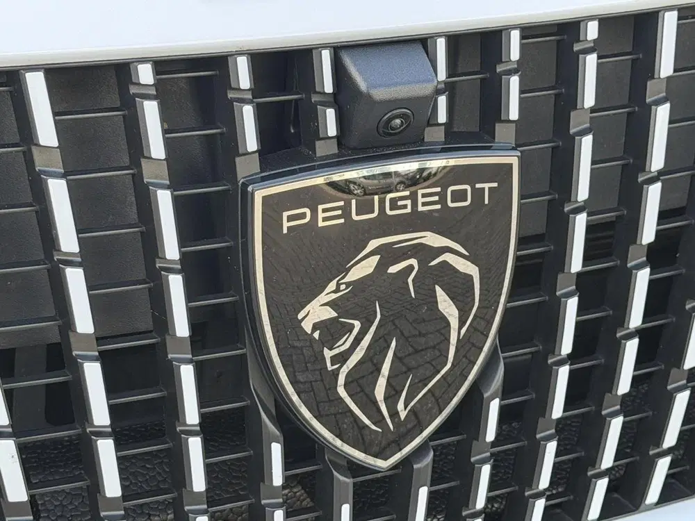 Peugeot 2008 1.2 Hybrid 136 GT Camera uit 2025, foto 13