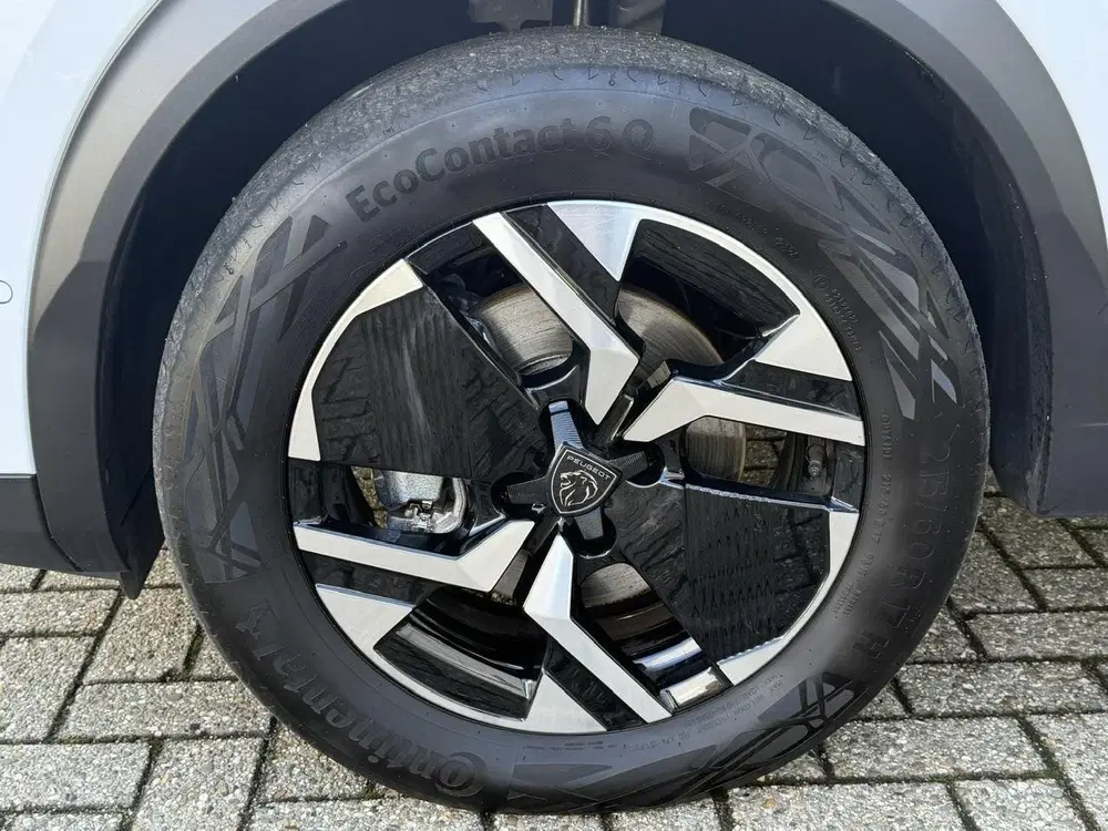 Peugeot 2008 1.2 Hybrid 136 GT Camera uit 2025, foto 14