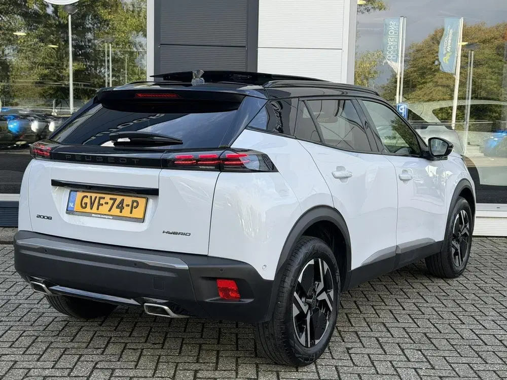 Peugeot 2008 1.2 Hybrid 136 GT Camera uit 2025, foto 4