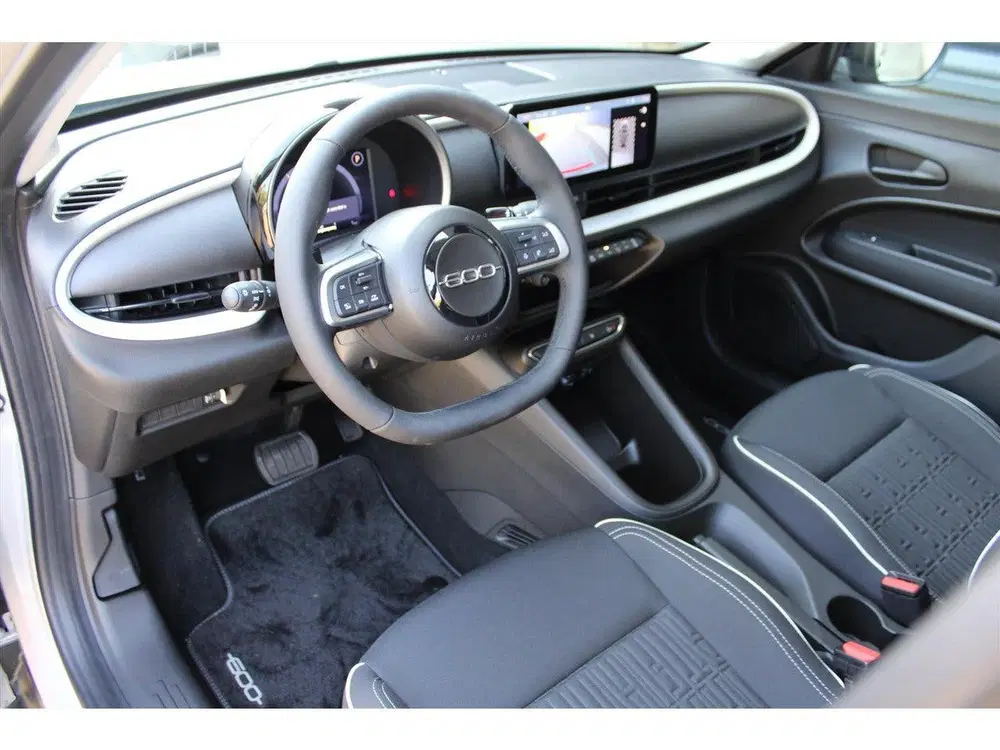 Fiat 600 Urban Hybrid Turbo Charged 100pk Automaat uit 2025, foto 15