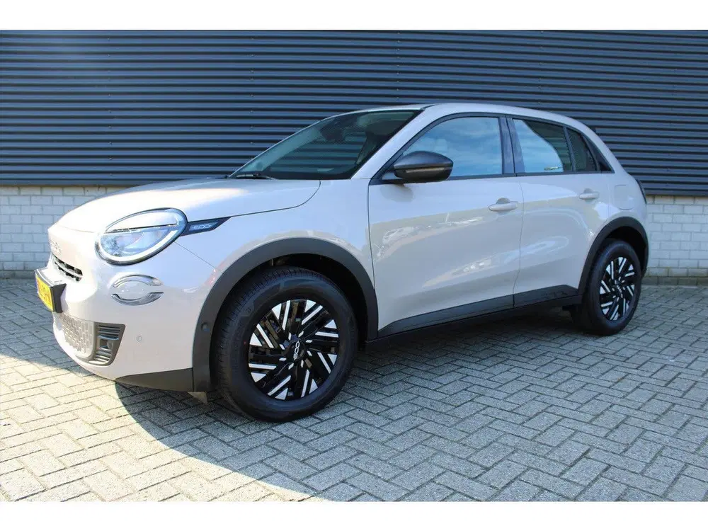 Fiat 600 Urban Hybrid Turbo Charged 100pk Automaat uit 2025, foto 2
