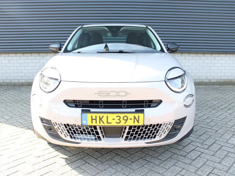 Fiat 600 Urban Hybrid Turbo Charged 100pk Automaat uit 2025, foto 3