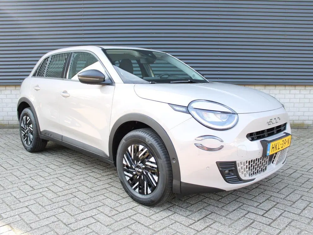Fiat 600 Urban Hybrid Turbo Charged 100pk Automaat uit 2025, foto 4