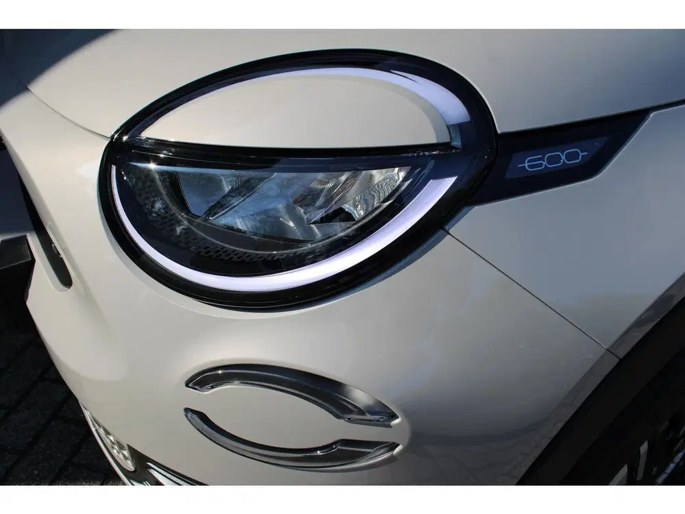 Fiat 600 Urban Hybrid Turbo Charged 100pk Automaat uit 2025, foto 9