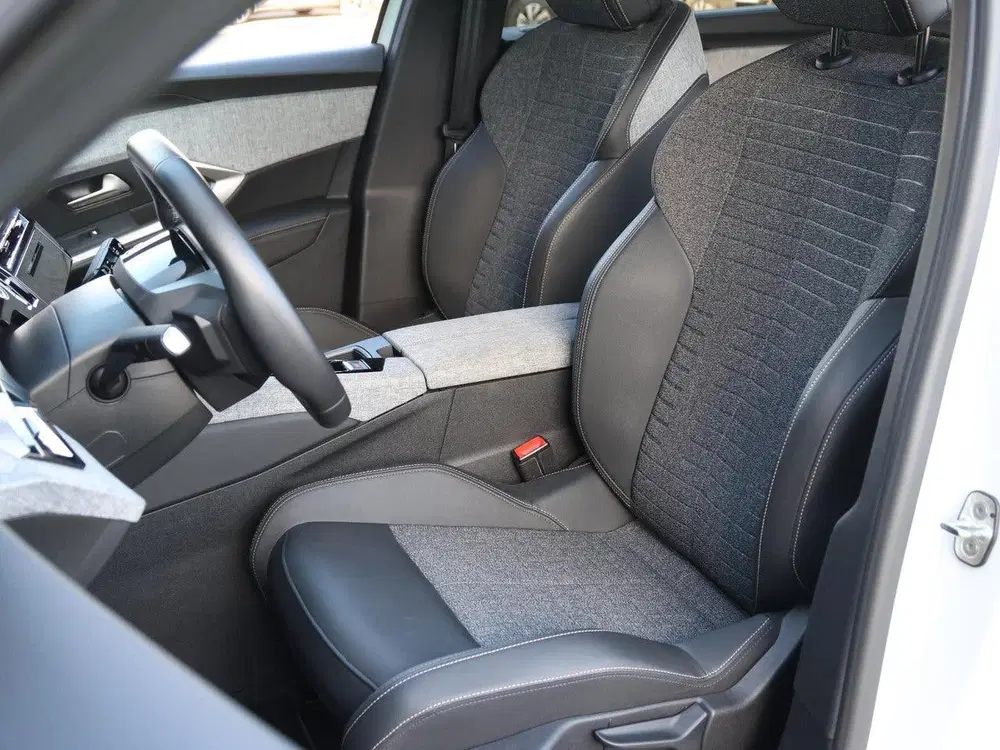 Peugeot 5008 1.2 Hybrid 145pk Allure Trekhaak uit 2025, foto 11