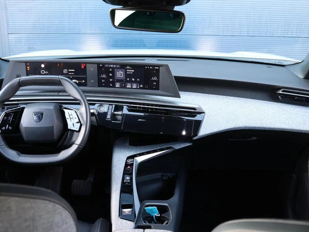 Peugeot 5008 1.2 Hybrid 145pk Allure Trekhaak uit 2025, foto 12