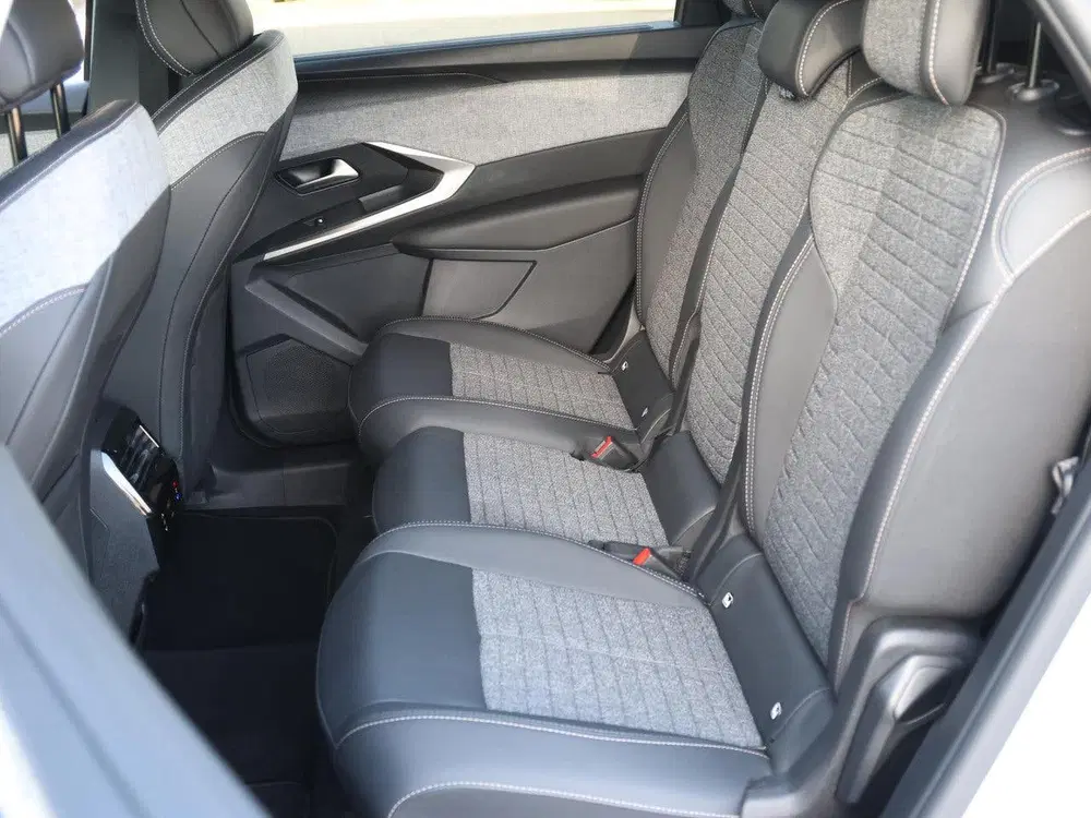 Peugeot 5008 1.2 Hybrid 145pk Allure Trekhaak uit 2025, foto 15