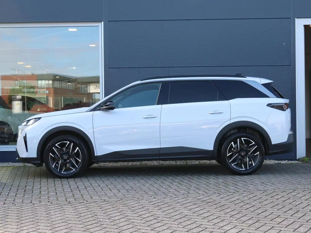 Peugeot 5008 1.2 Hybrid 145pk Allure Trekhaak uit 2025, foto 2