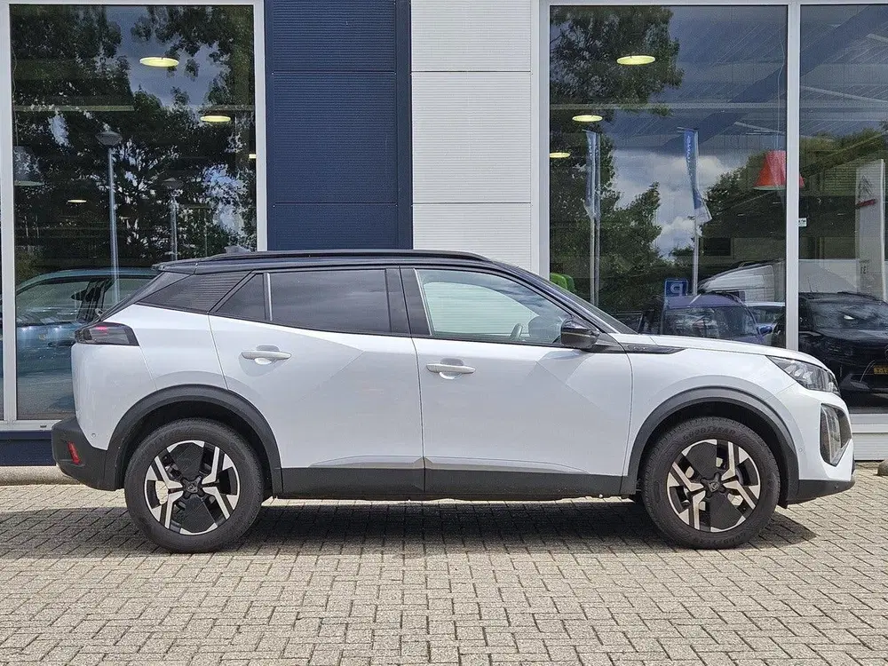 Peugeot 2008 1.2 GT 130 PK AUTOMAAT uit 2024, foto 10