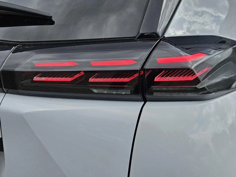 Peugeot 2008 1.2 GT 130 PK AUTOMAAT uit 2024, foto 13